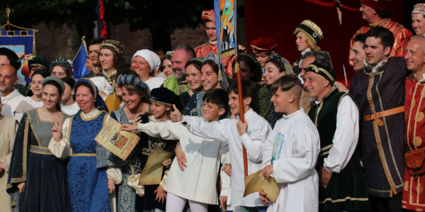 Immagine di gruppo della scorsa edizione del palio